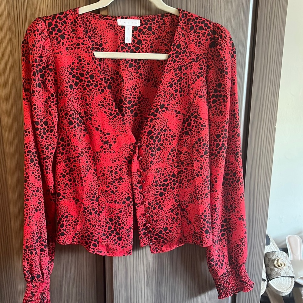 Leith Brand. New worn! Red dot patterned button down blouse. Size Small